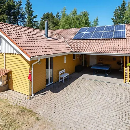 10 Person In H Jslev Bøstrup
