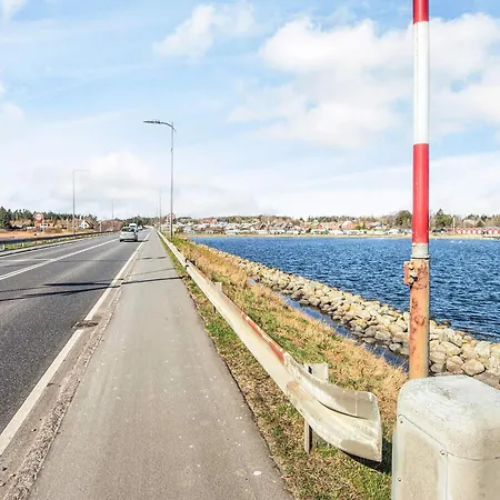 10 Person In H Jslev