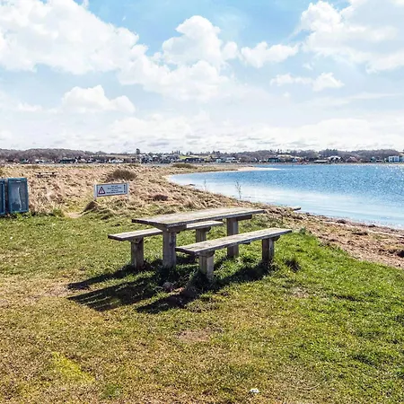 10 Person In H Jslev *